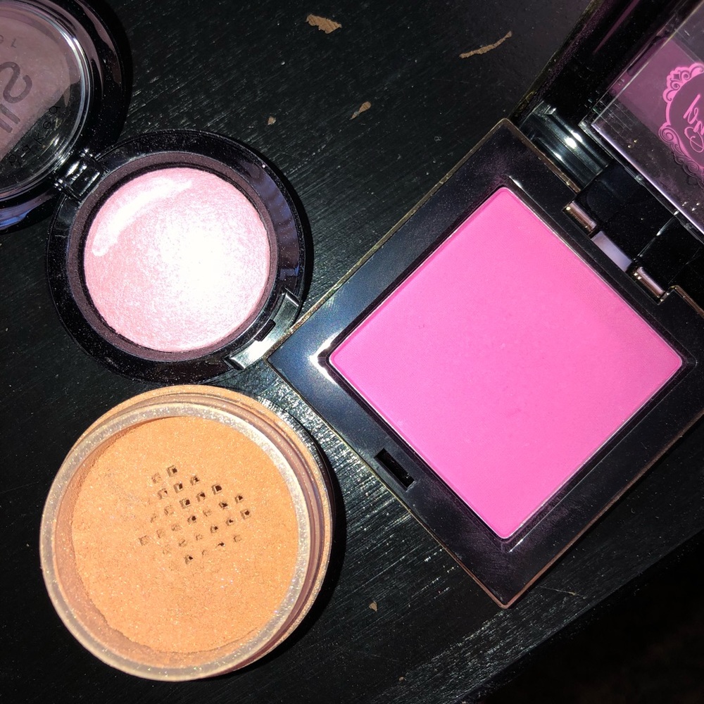 Blush,bronzer and eyeliners